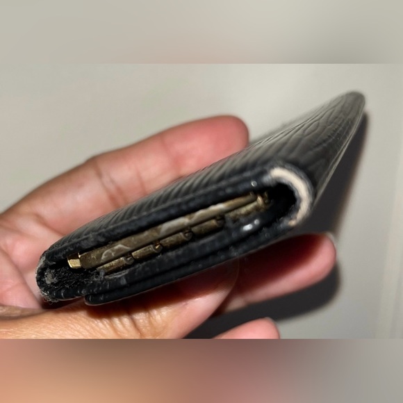 Louis Vuitton Epi Key Holder - Picture 12 of 12